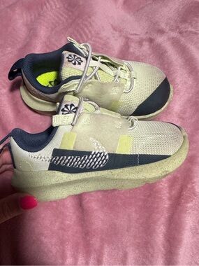 Nike tennis shoes